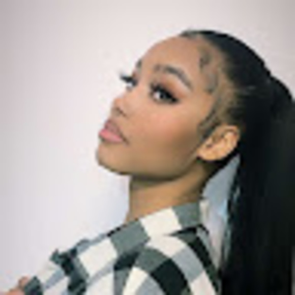 Meet your Posher, Taisha - Picture 1 of 1